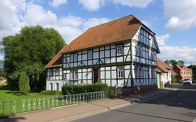 Historisches Fachwerkhaus in Westhausen, Ostalbkreis – ein Beispiel traditioneller Architektur und kulturelles Erbe der Region.